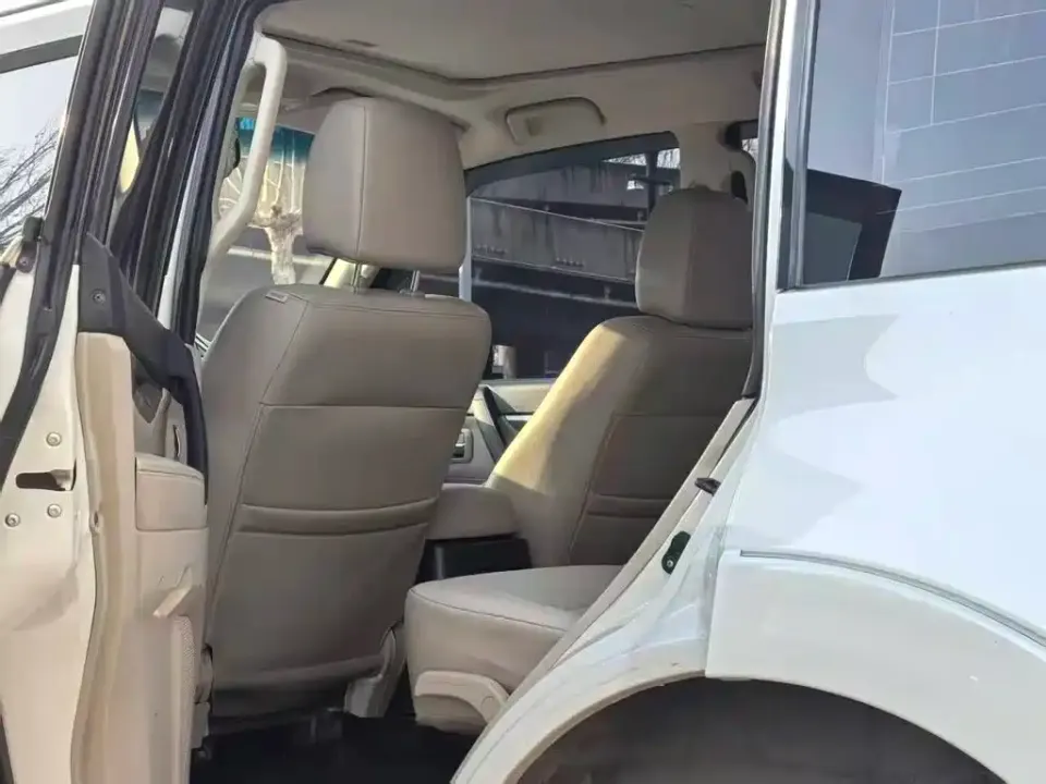Mitsubishi Pajero (Import)