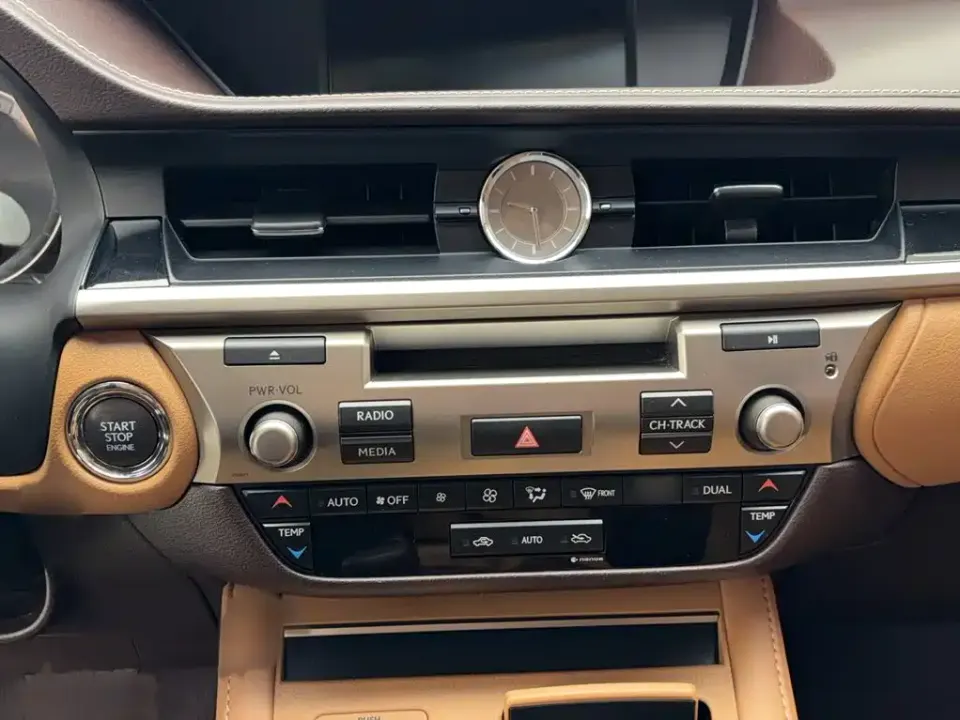 Lexus ES