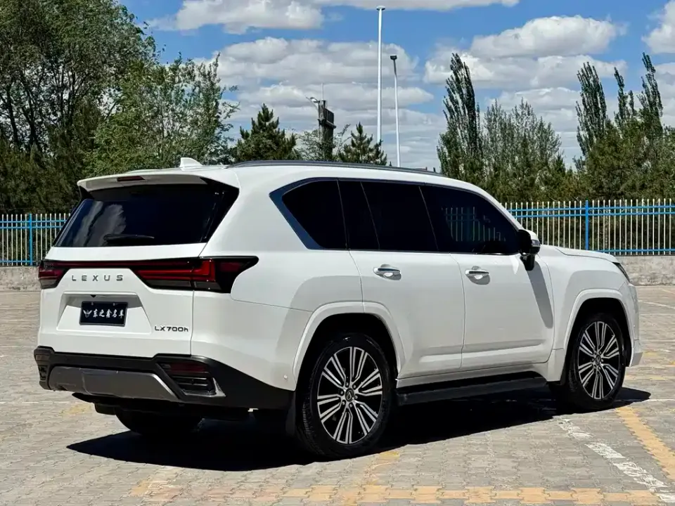 Lexus LX