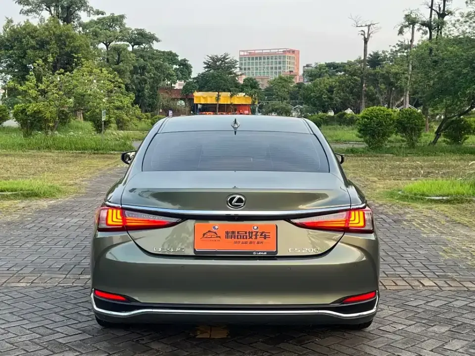 Lexus ES