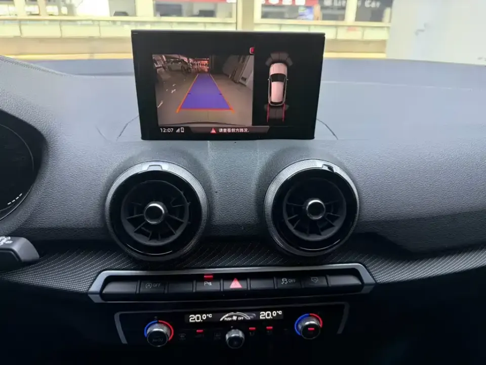 Audi Q2L