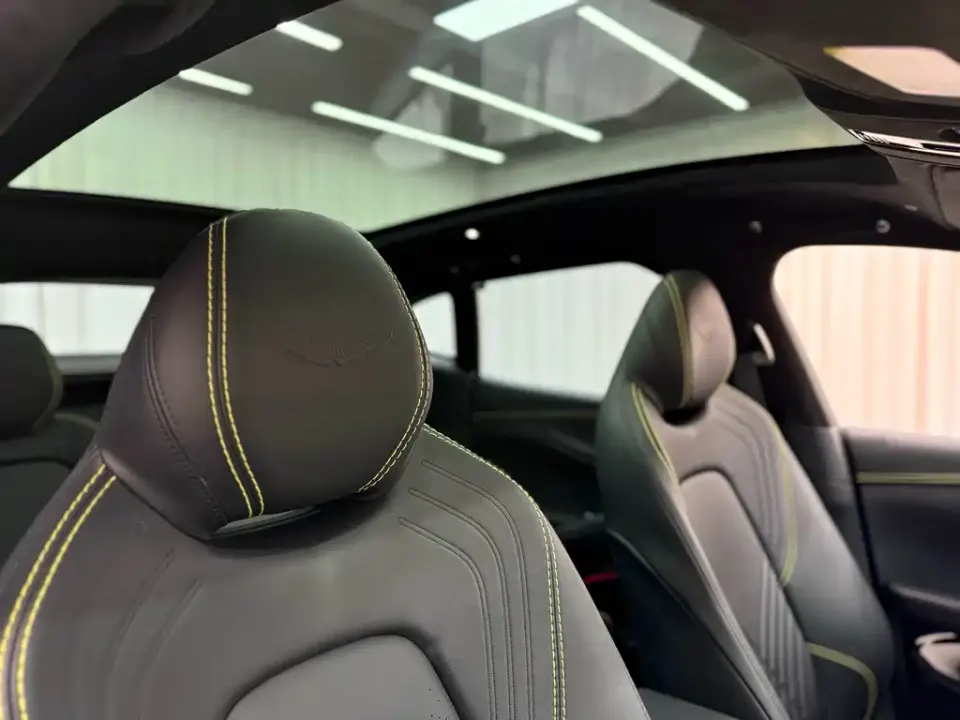 Aston Martin DBX