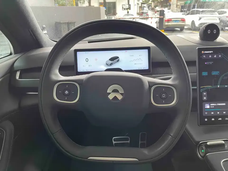 Nio ES8