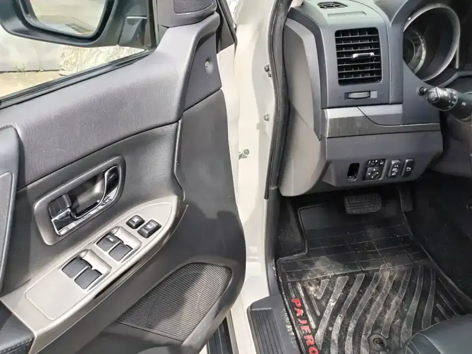 Mitsubishi Pajero (Import)