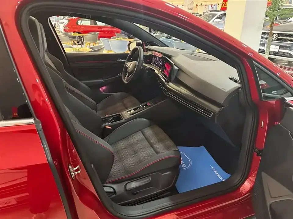 Volkswagen Golf GTI