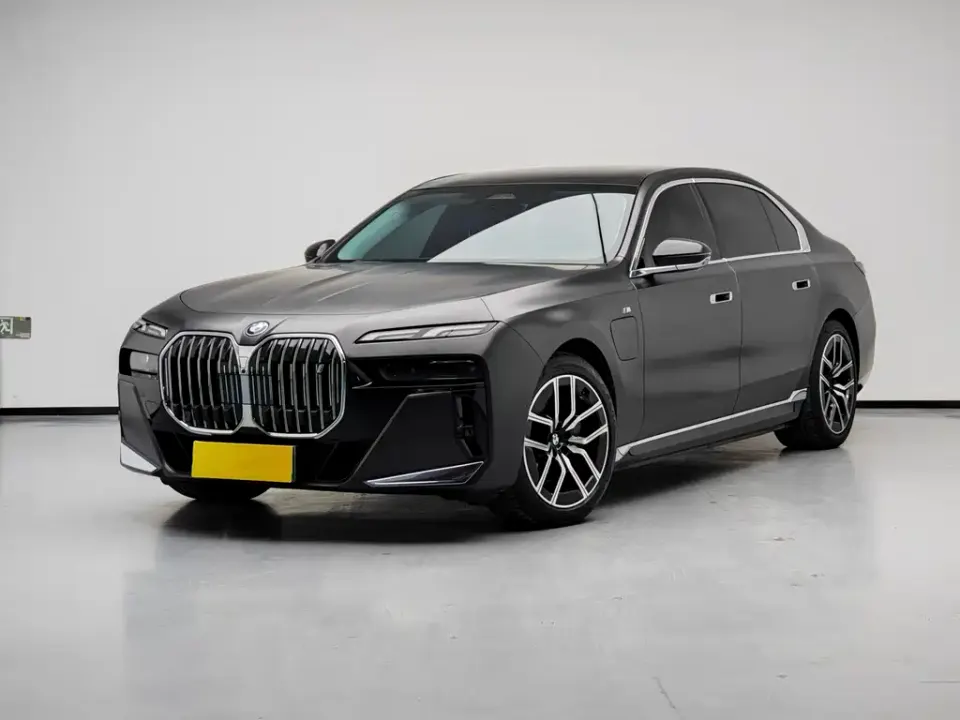 BMW i7