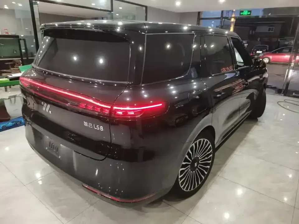 IM Motors IM LS8
