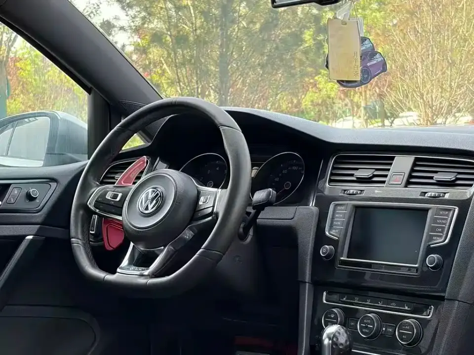 Volkswagen Golf GTI