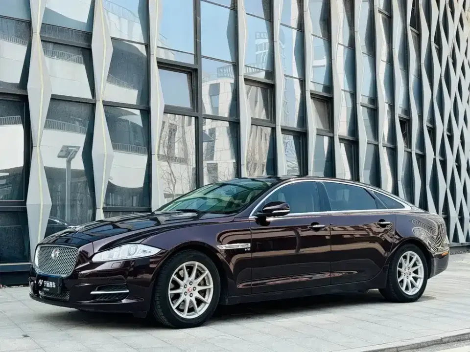 Jaguar XJ