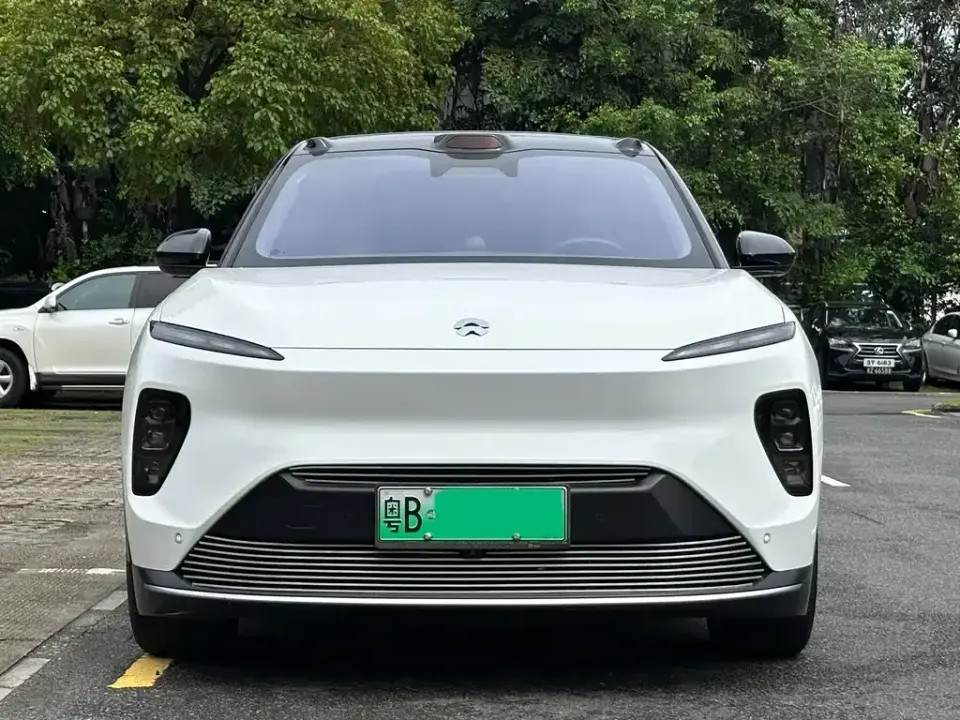 Nio ES8