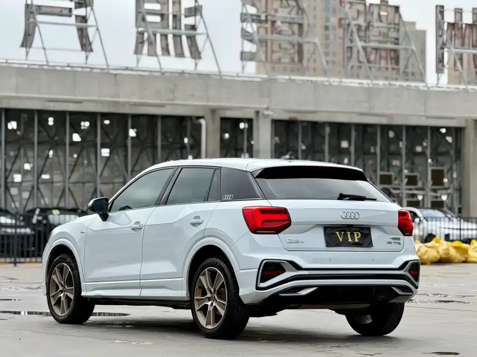 Audi Q2L