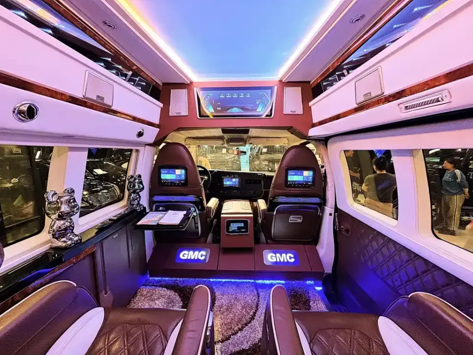 GMC Savana
