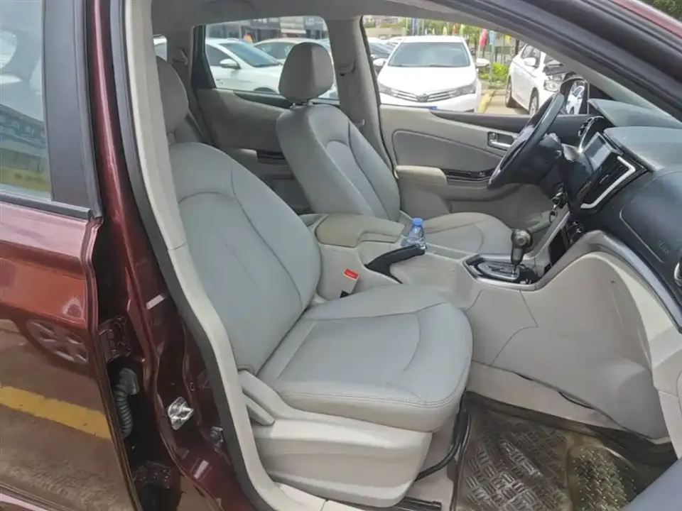Venucia T70