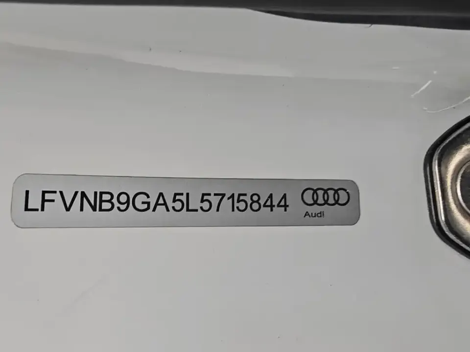 Audi Q2L e-tron