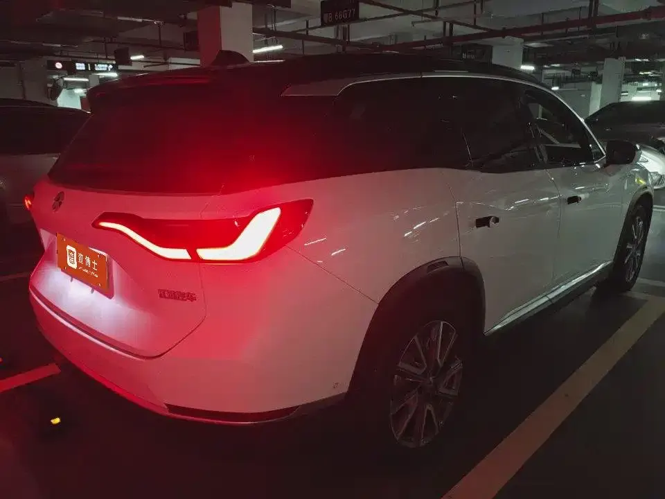 Nio ES8