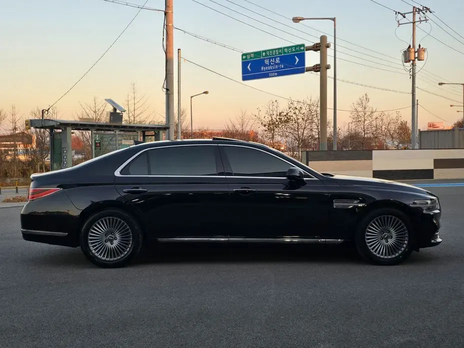 Genesis G90