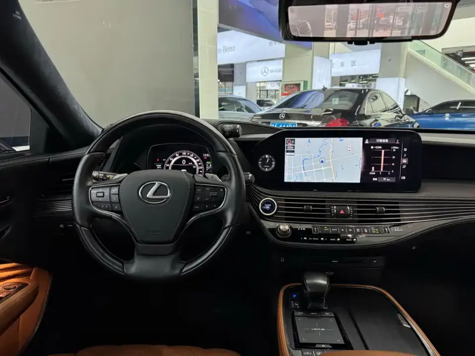 Lexus LS