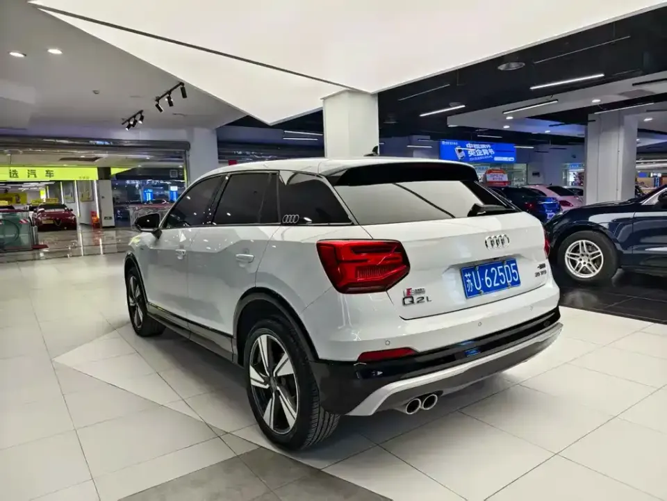 Audi Q2L