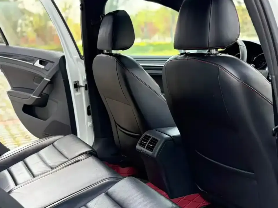 Volkswagen Golf GTI