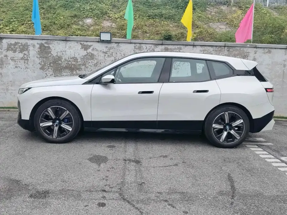 BMW iX