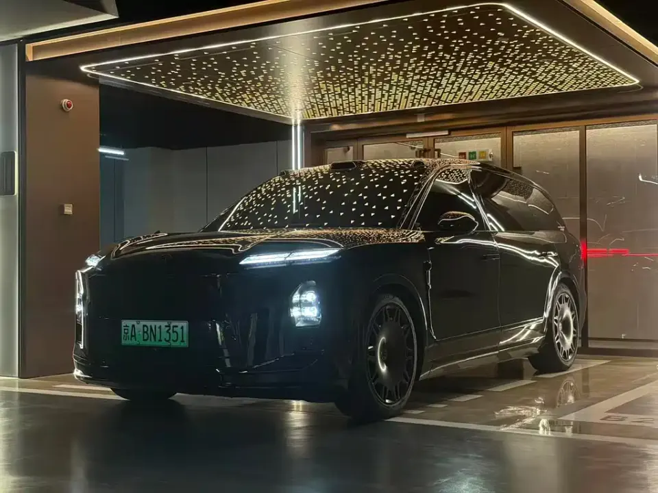 Nio ES8