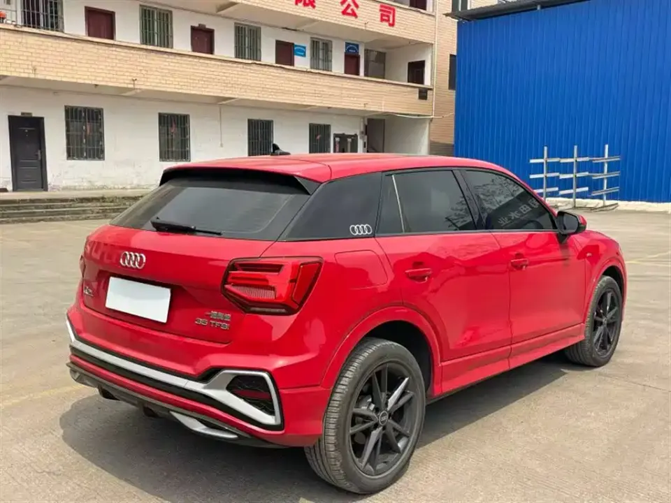 Audi Q2L