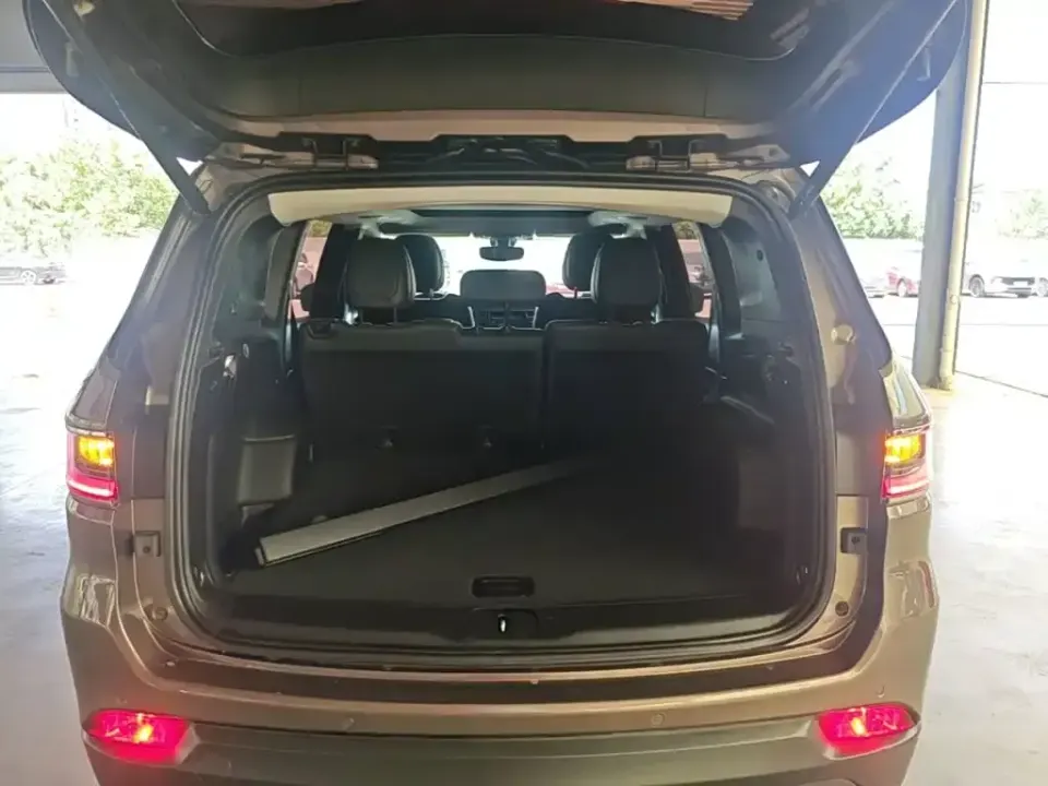 Jeep Commander