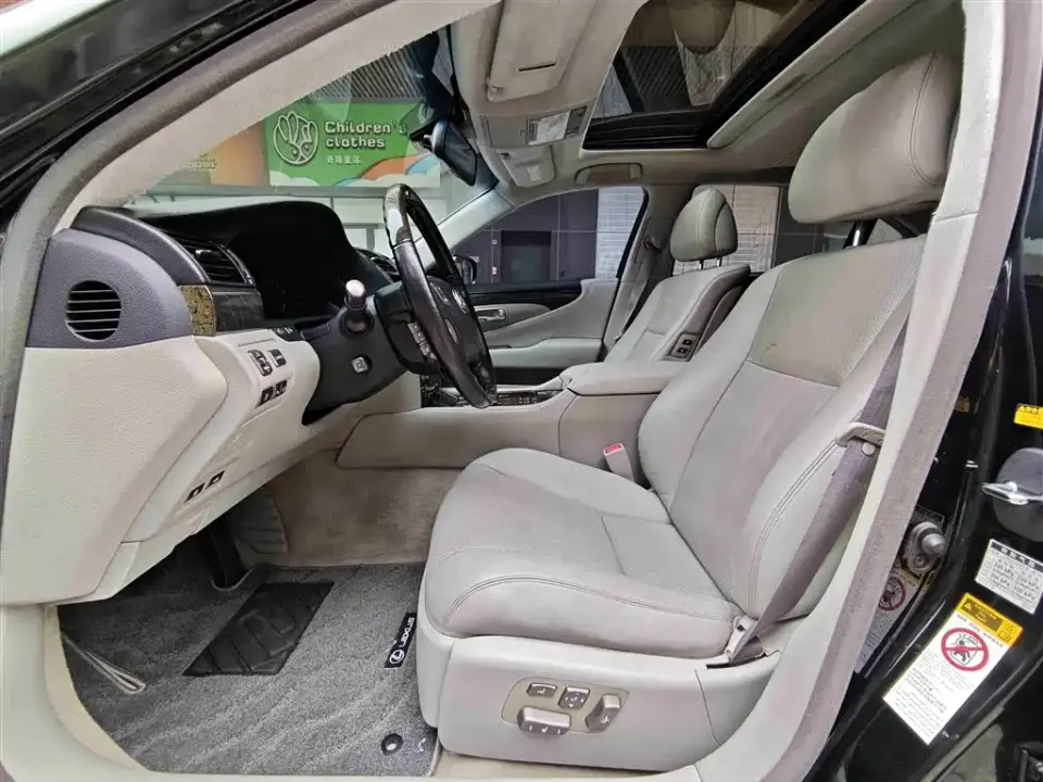Lexus LS