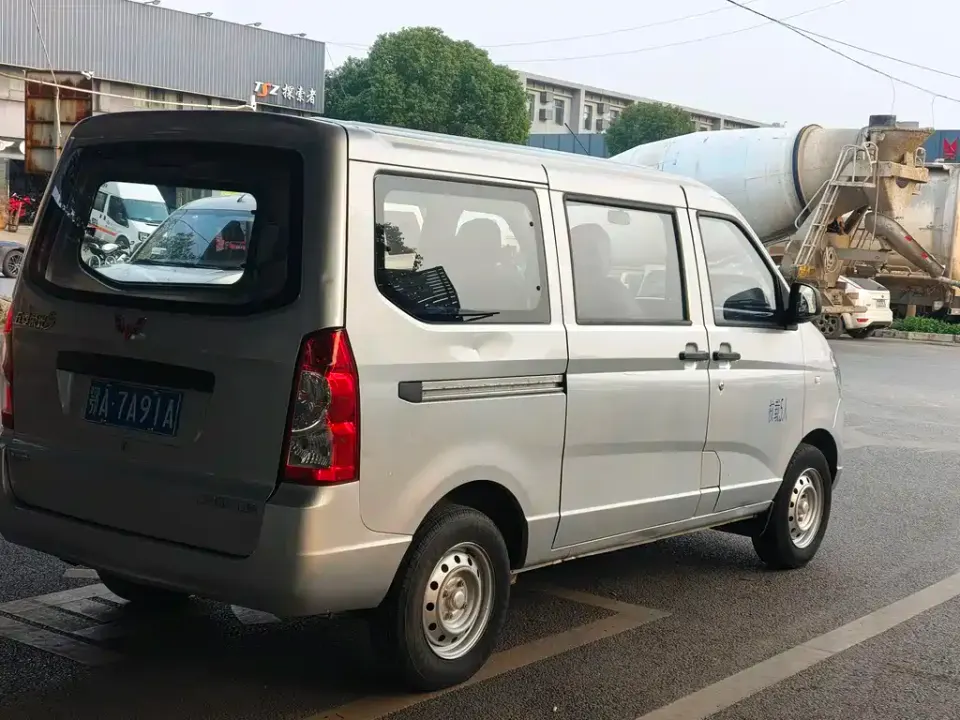Wuling Rongguang S