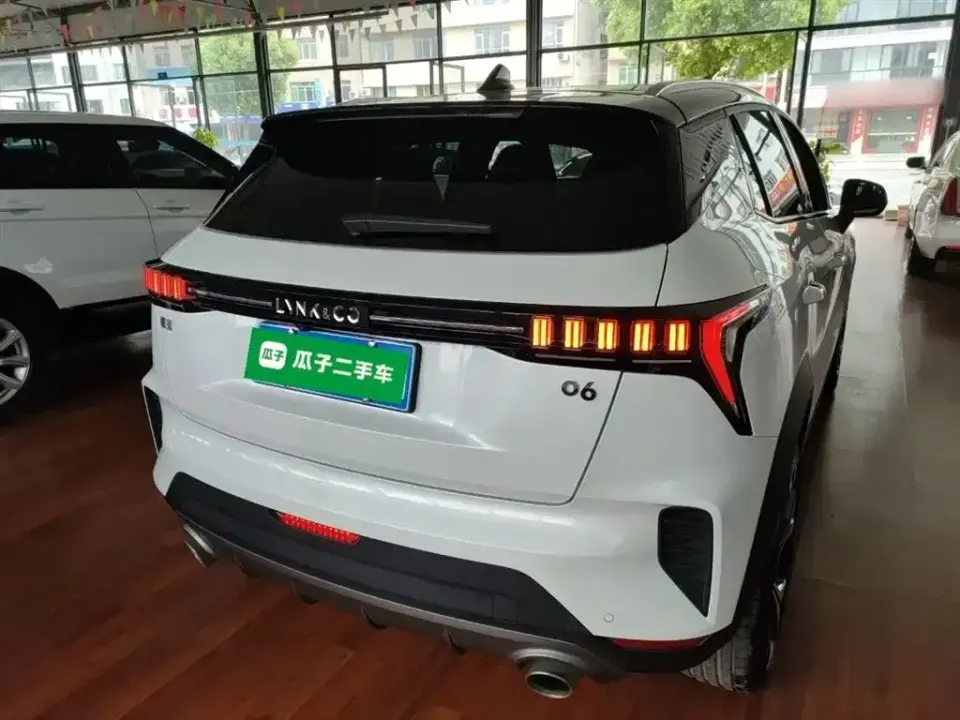 Lynk & Co 06