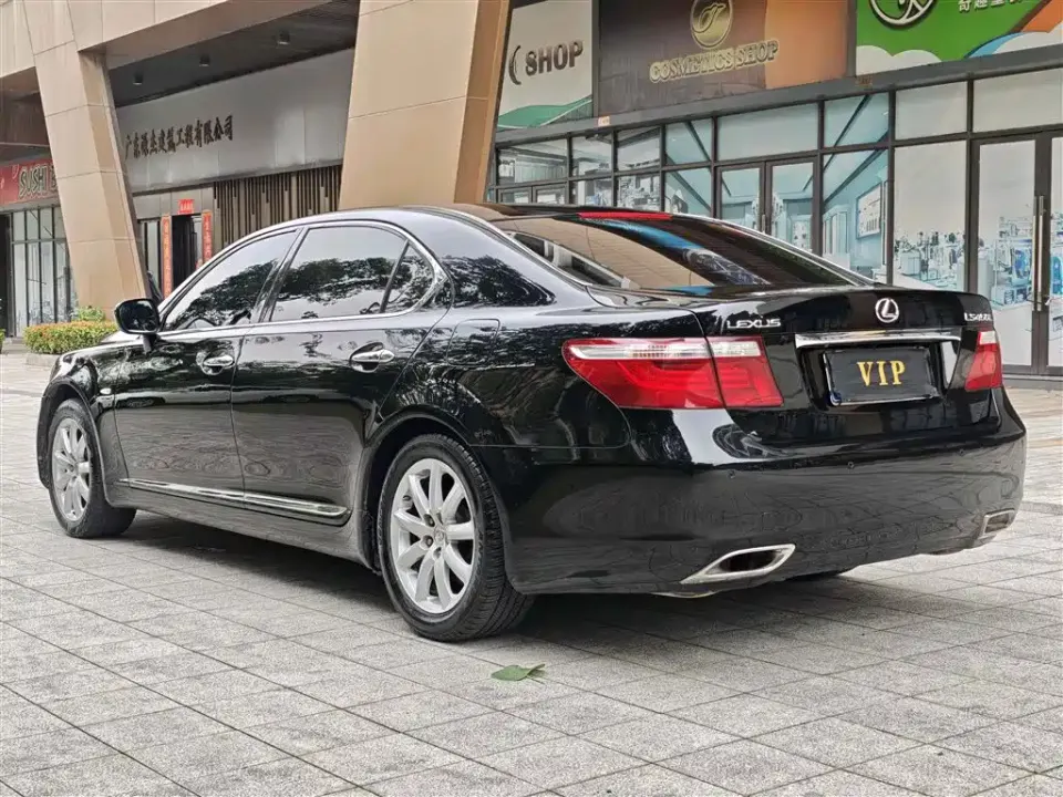Lexus LS