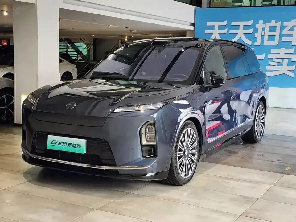 Nio ES8