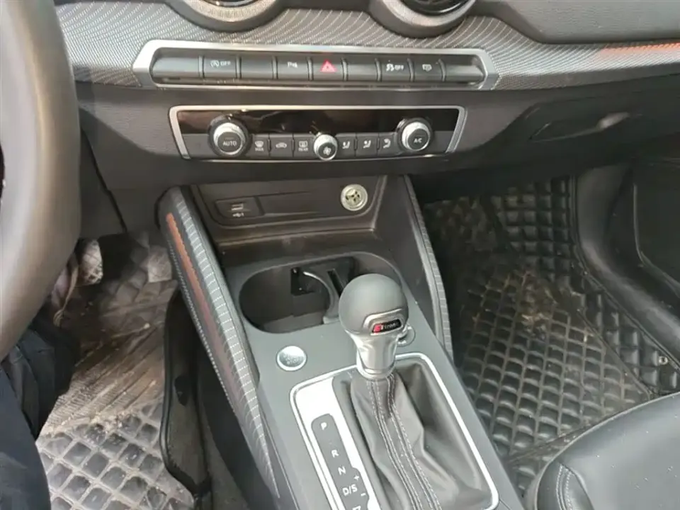 Audi Q2L