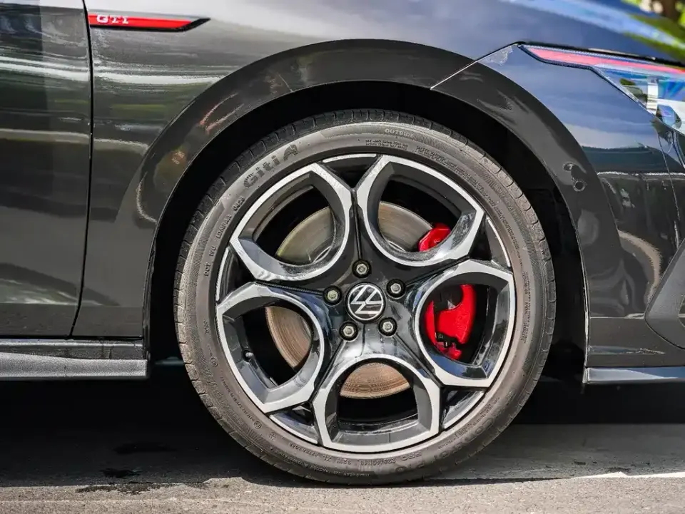 Volkswagen Golf GTI