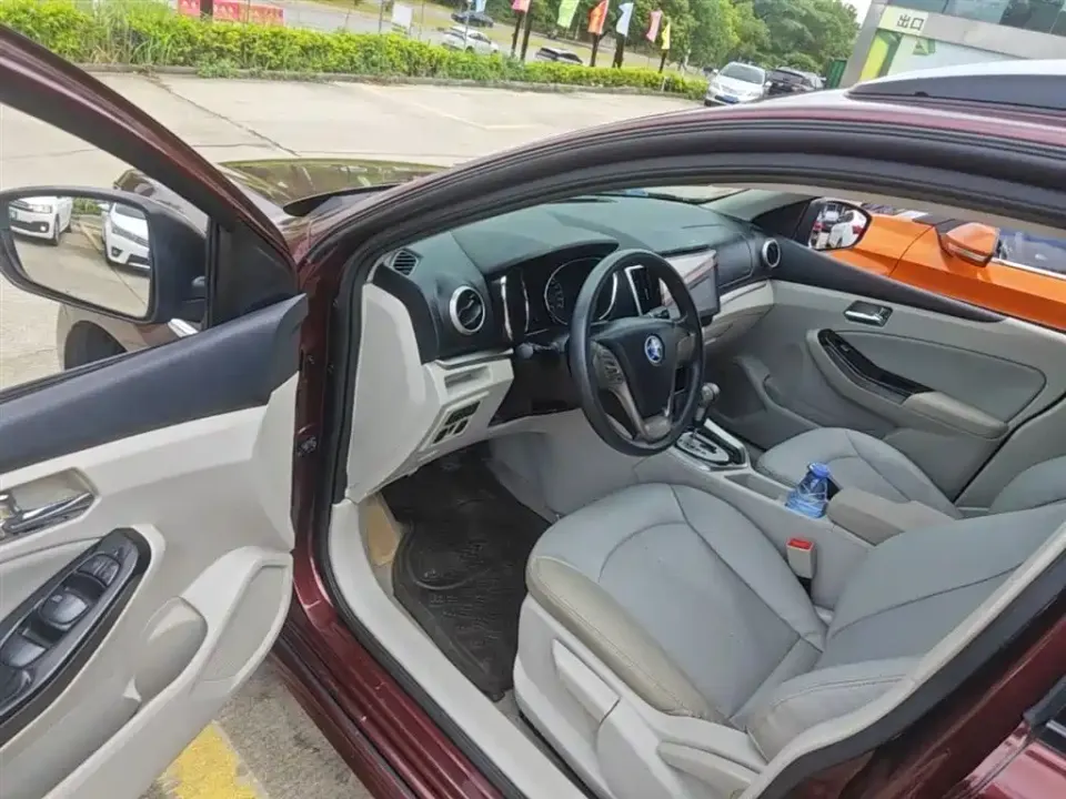 Venucia T70