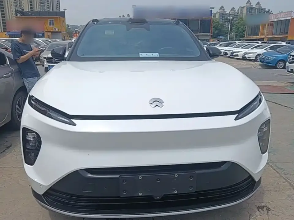 Nio ES8