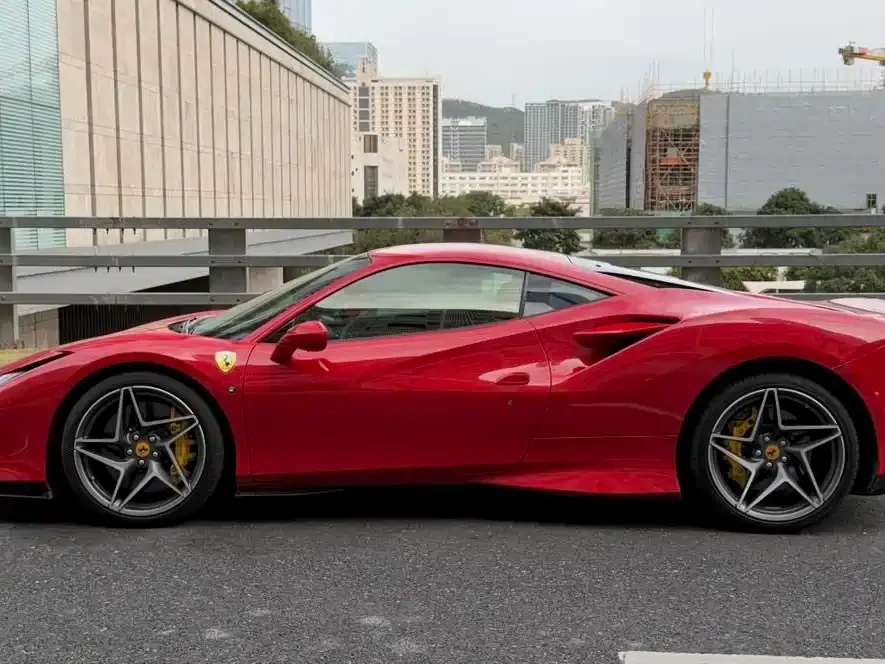 Ferrari F8