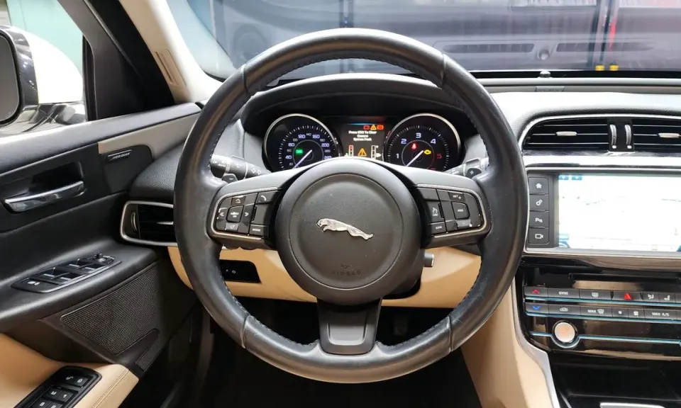 Jaguar XE