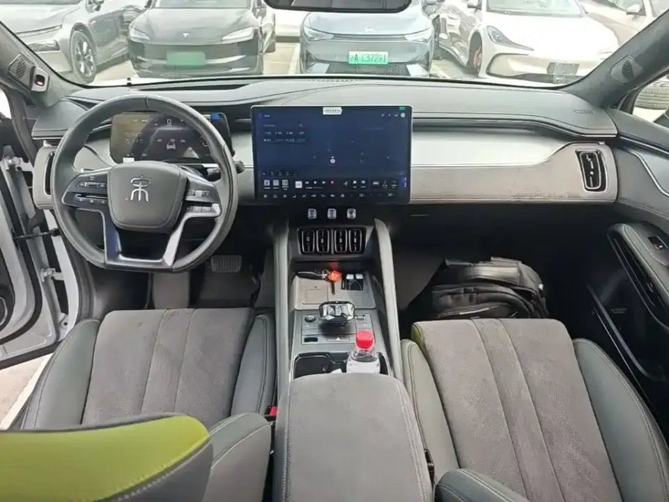 BYD L EV