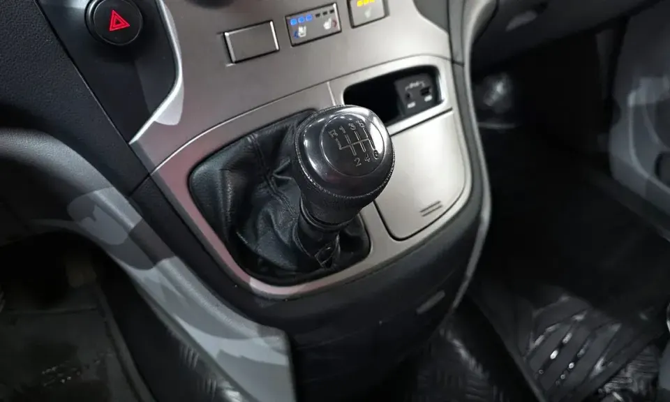 Hyundai Starex