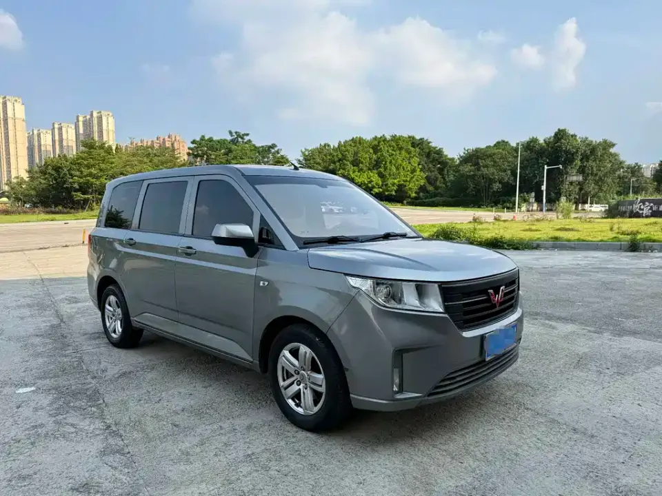 Wuling Hongguang Plus