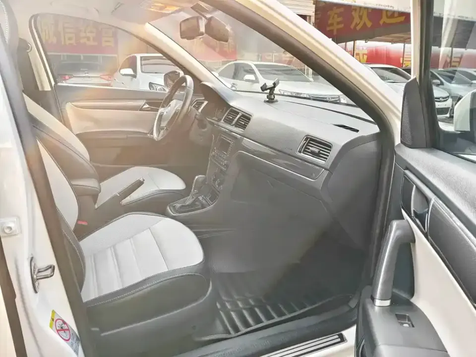Volkswagen Cross Lavida