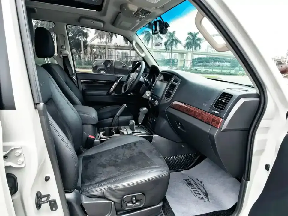 Mitsubishi Pajero (Import)