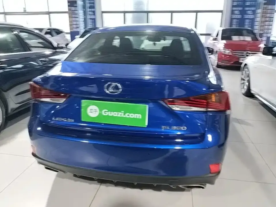 Lexus IS