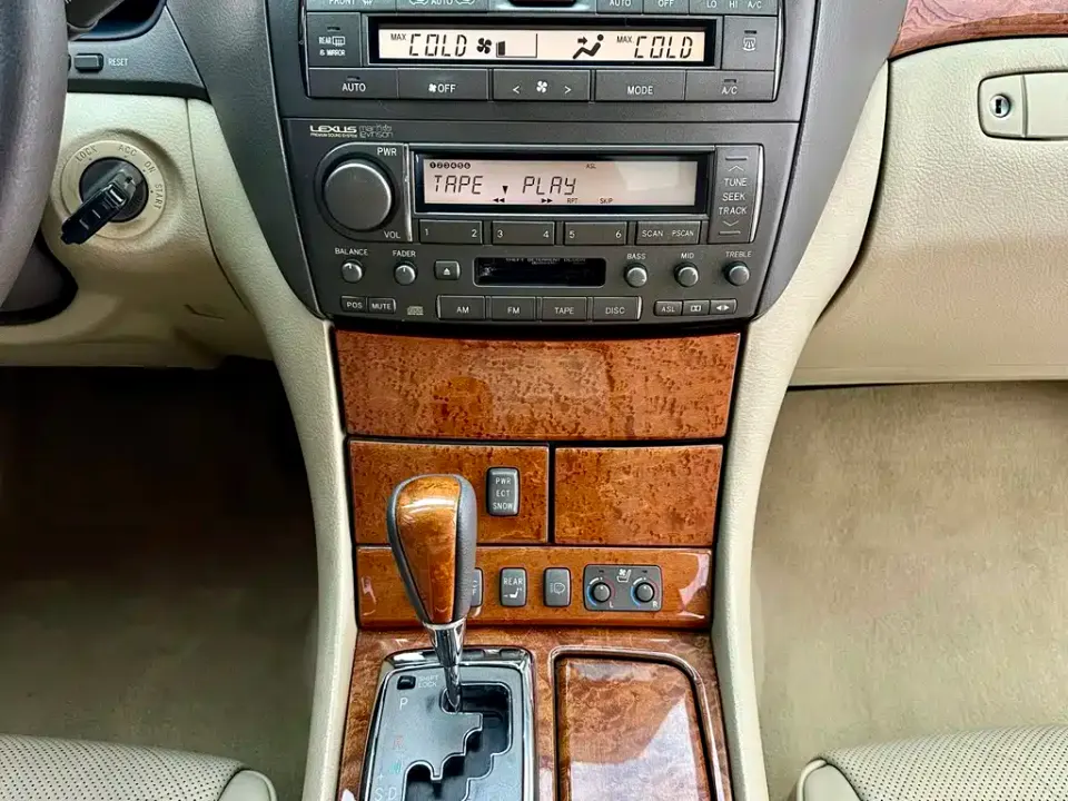 Lexus LS
