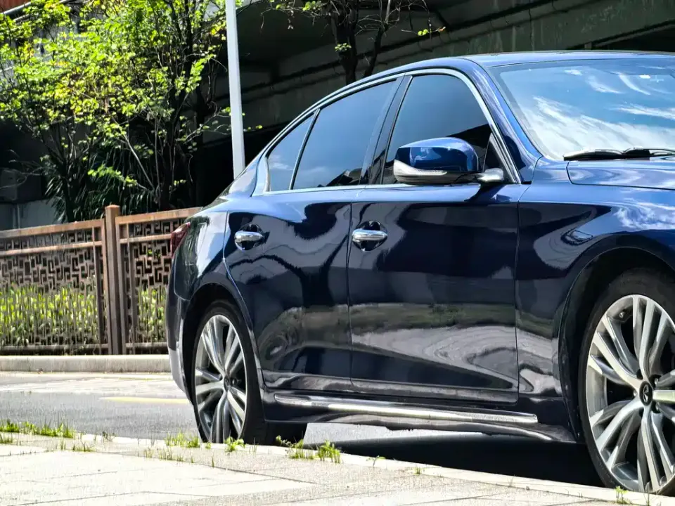 Infiniti Q50L