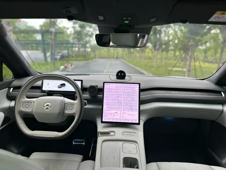 Nio ES8