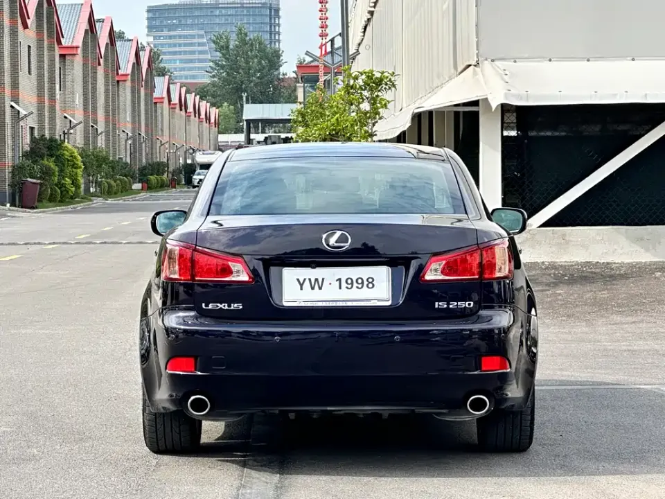 Lexus IS
