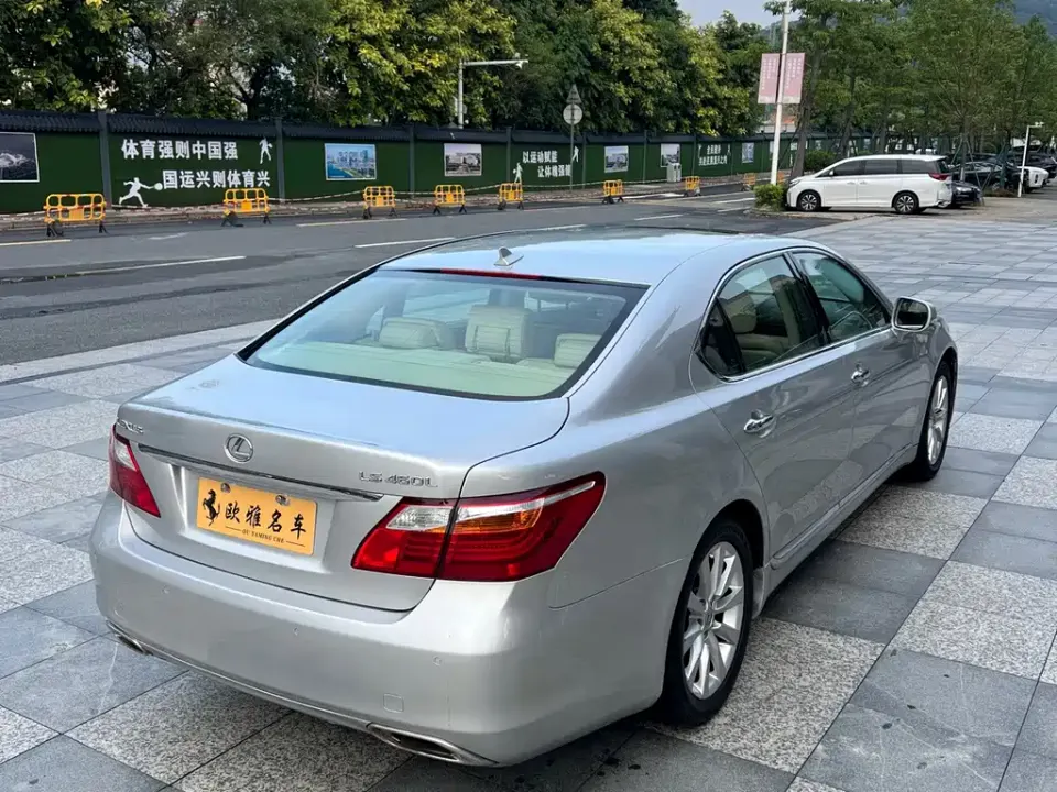 Lexus LS