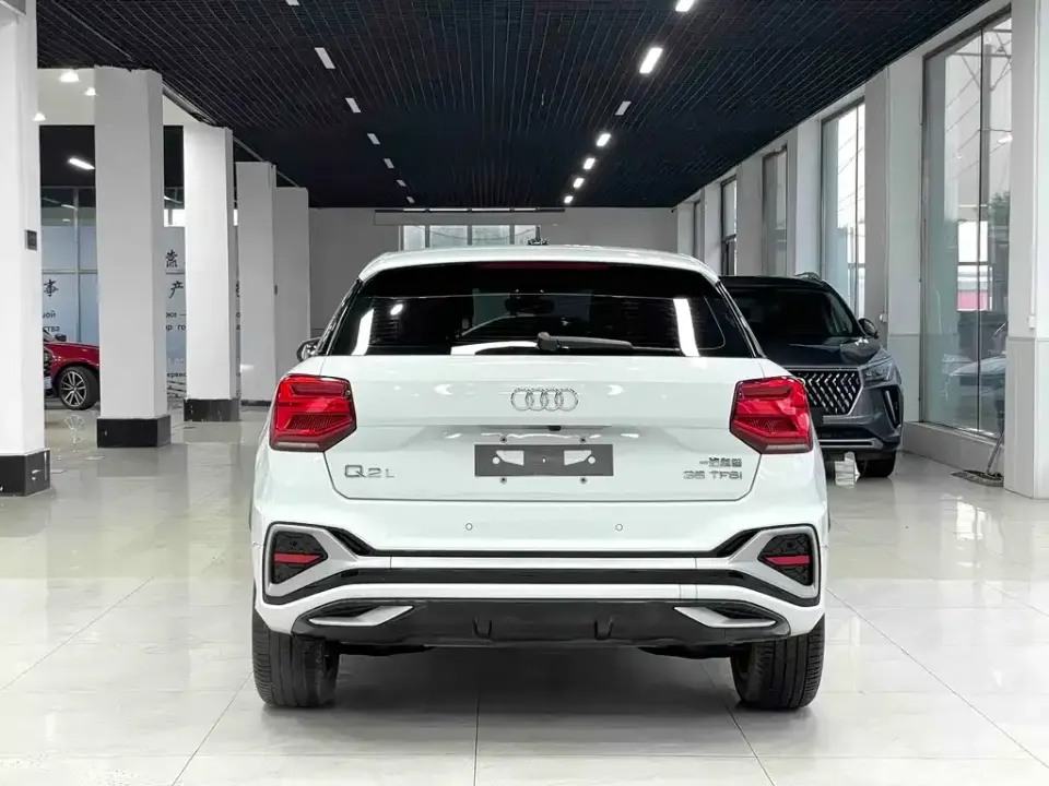 Audi Q2L